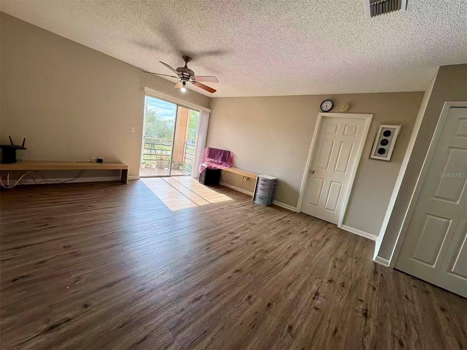 O6419502 Property Photo 16
