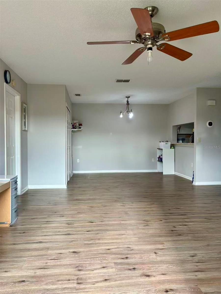 O6419502 Property Photo 17
