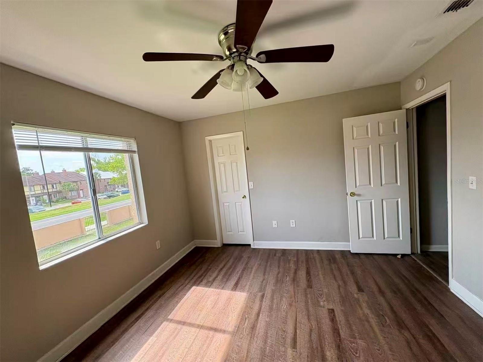 O6419502 Property Photo 18