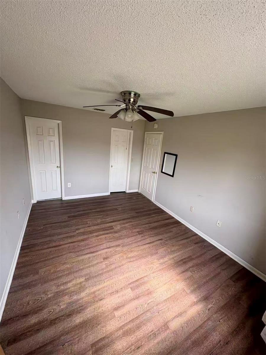 O6419502 Property Photo 20