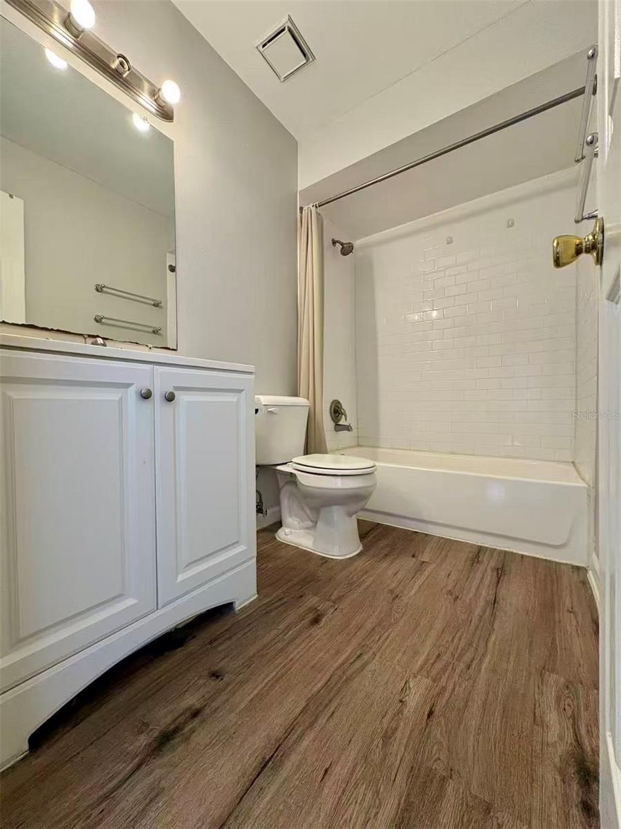 O6419502 Property Photo 22