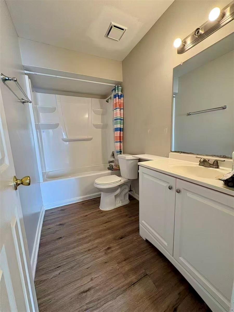 O6419502 Property Photo 23