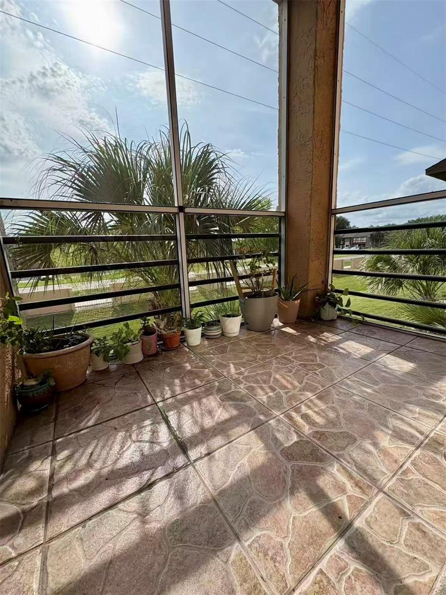 O6419502 Property Photo 29