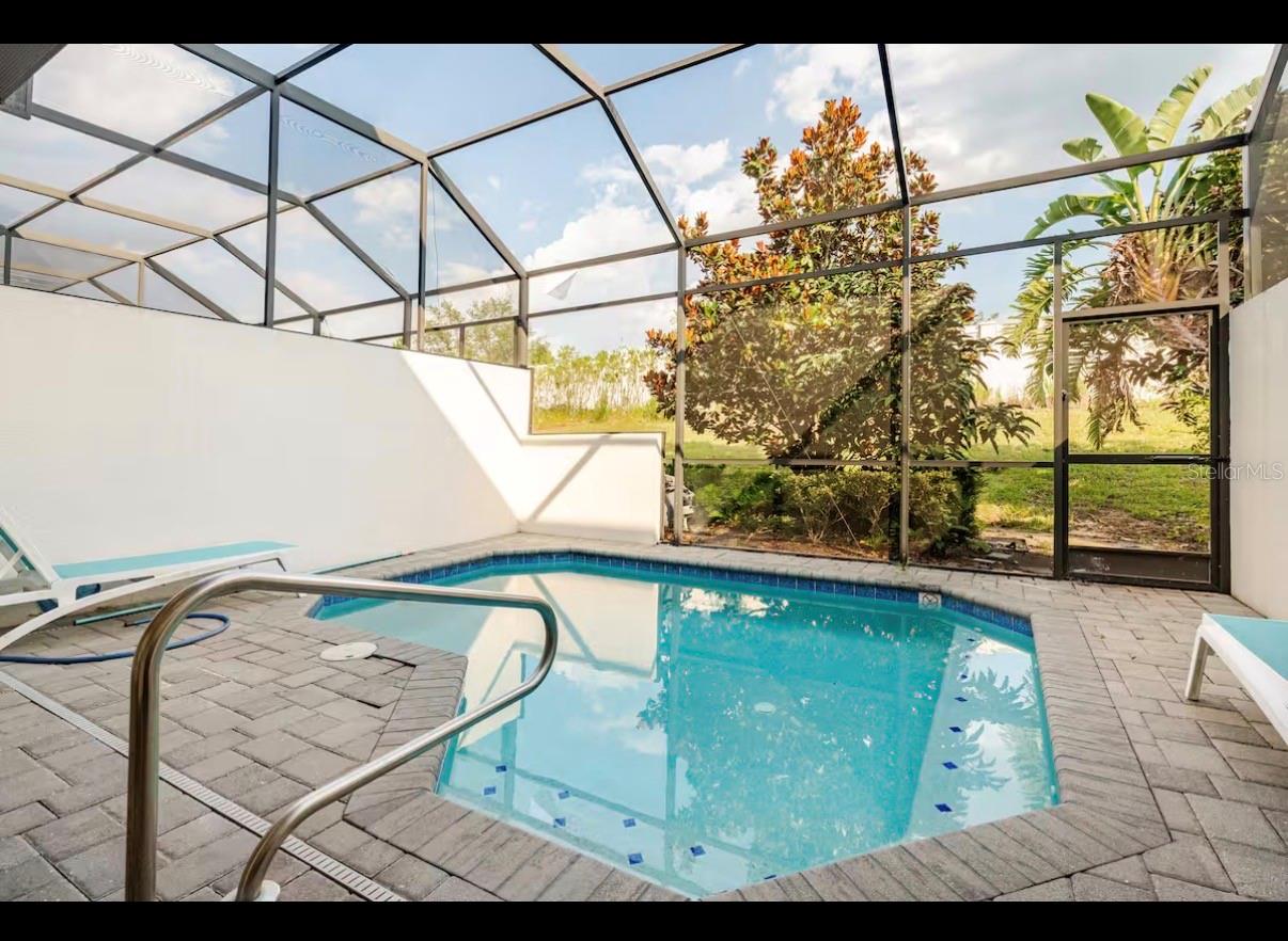 354 Captiva Dr Property Photo 3