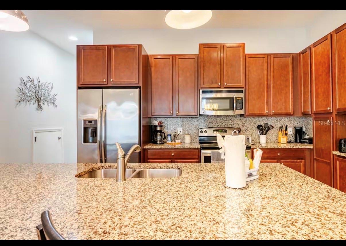 354 Captiva Dr Property Photo 5