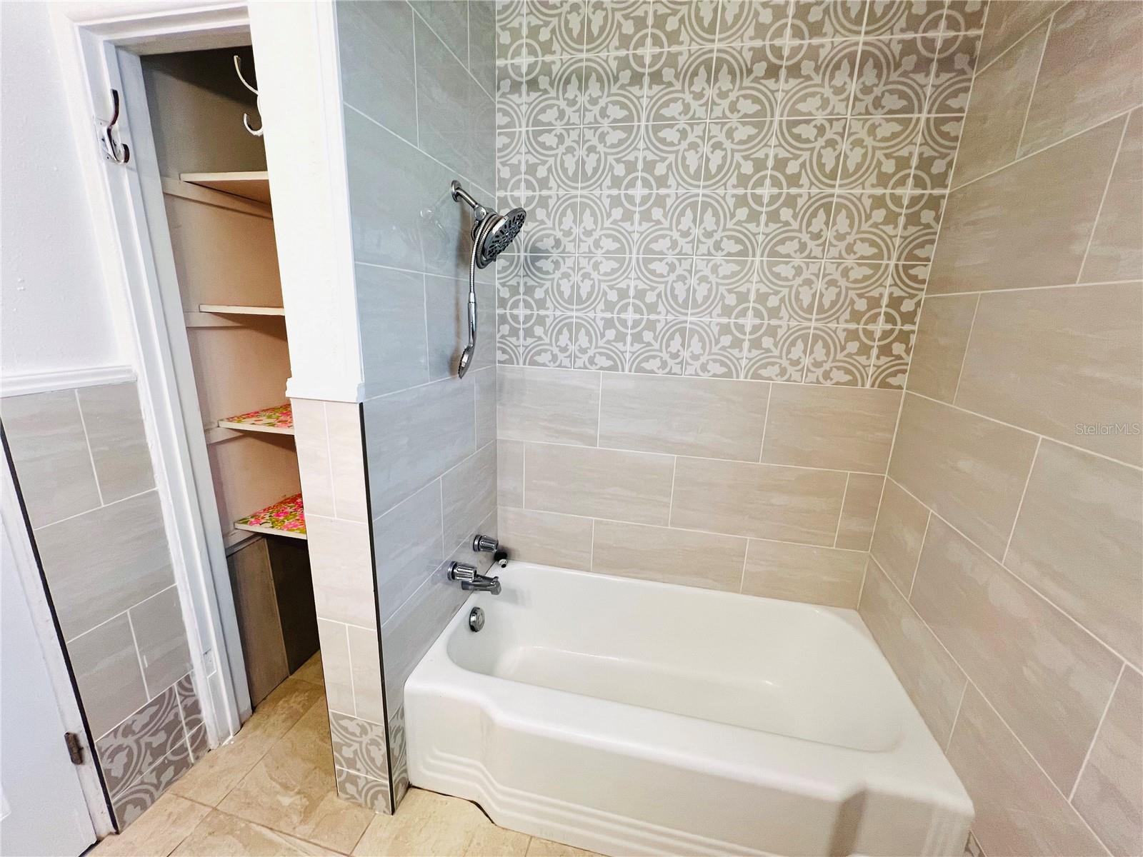 501 Avenue G Se #a Property Photo 8