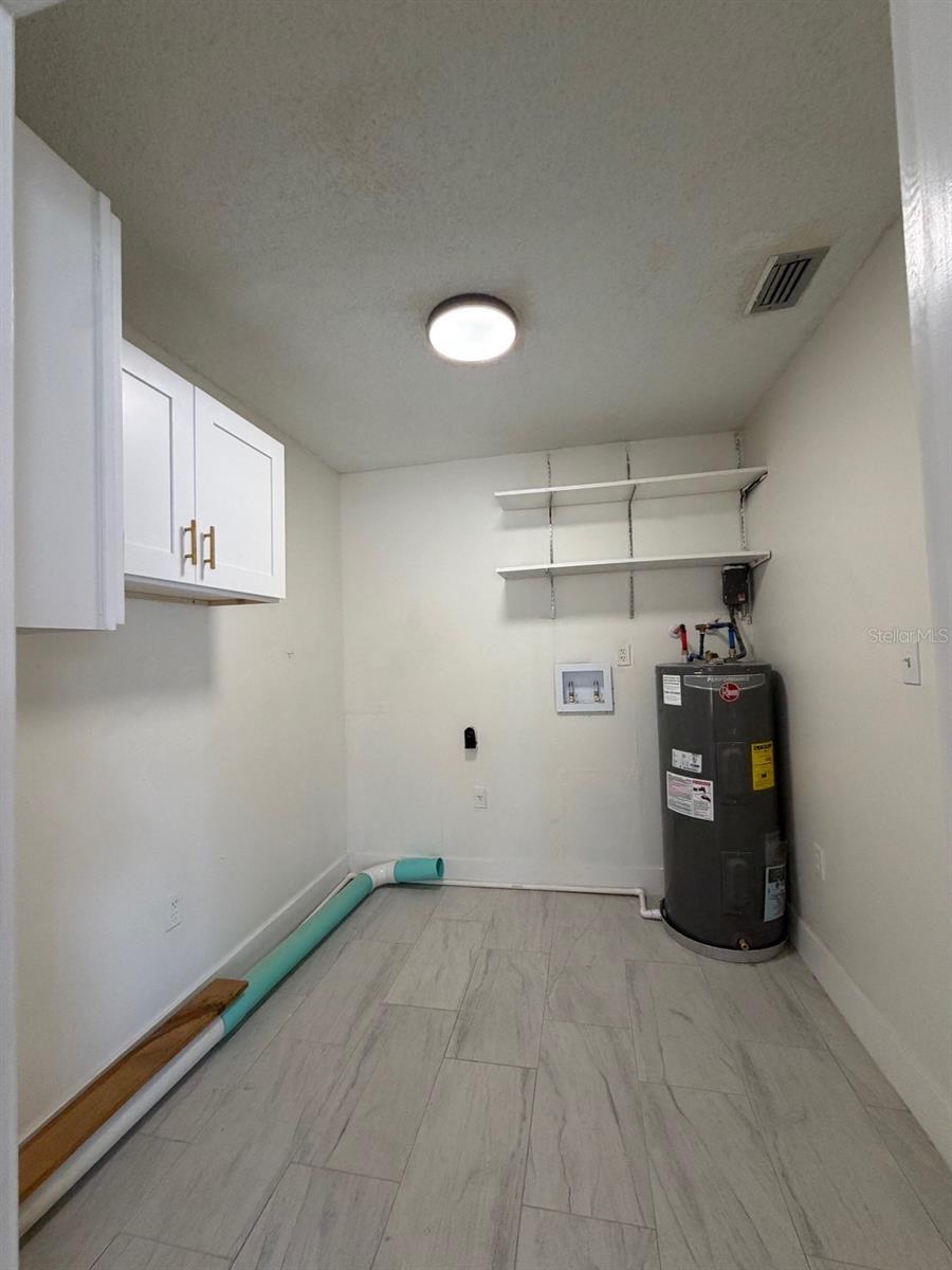 2711 Willow Run Property Photo 3