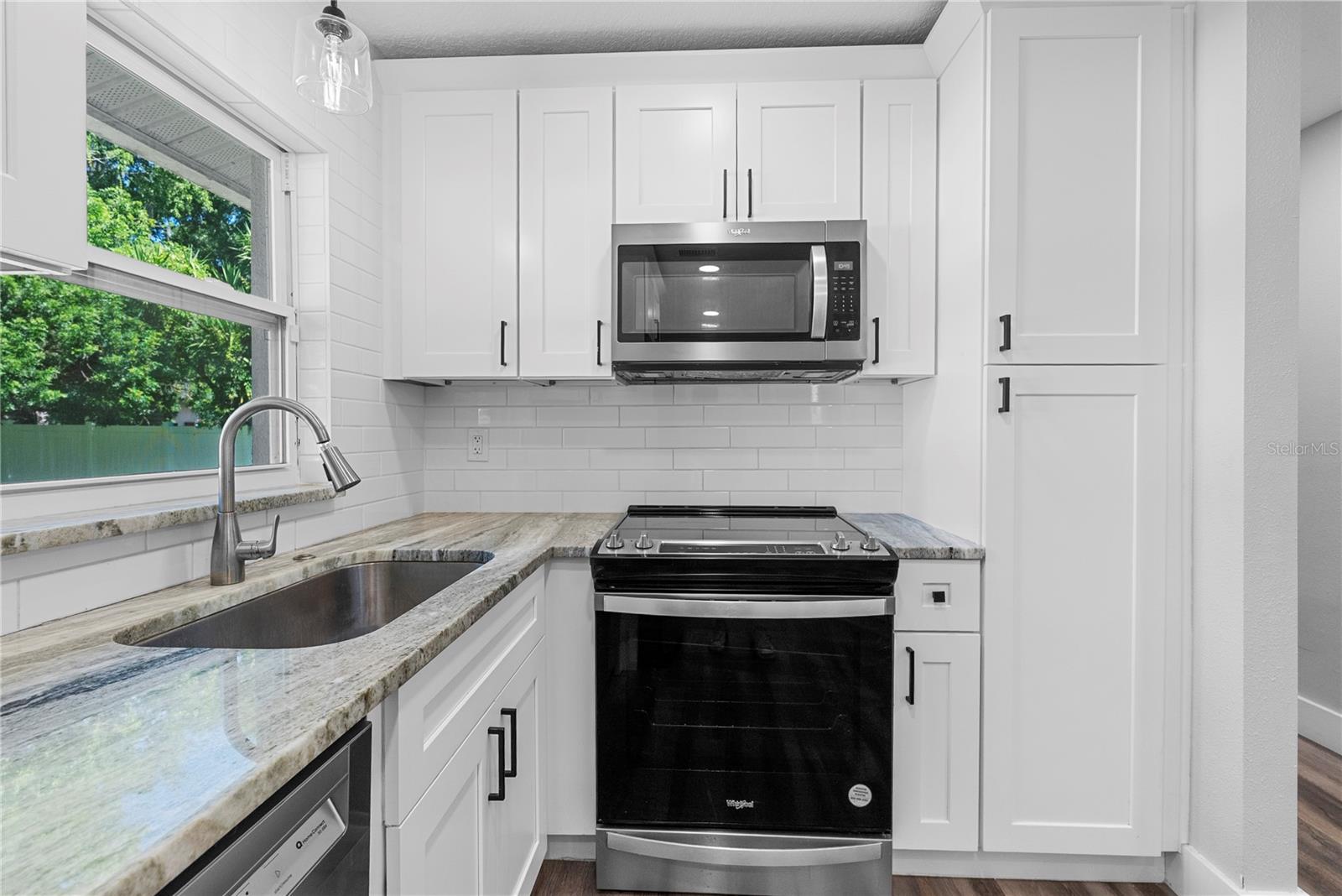 1350 Sasoon Ave Property Photo 8