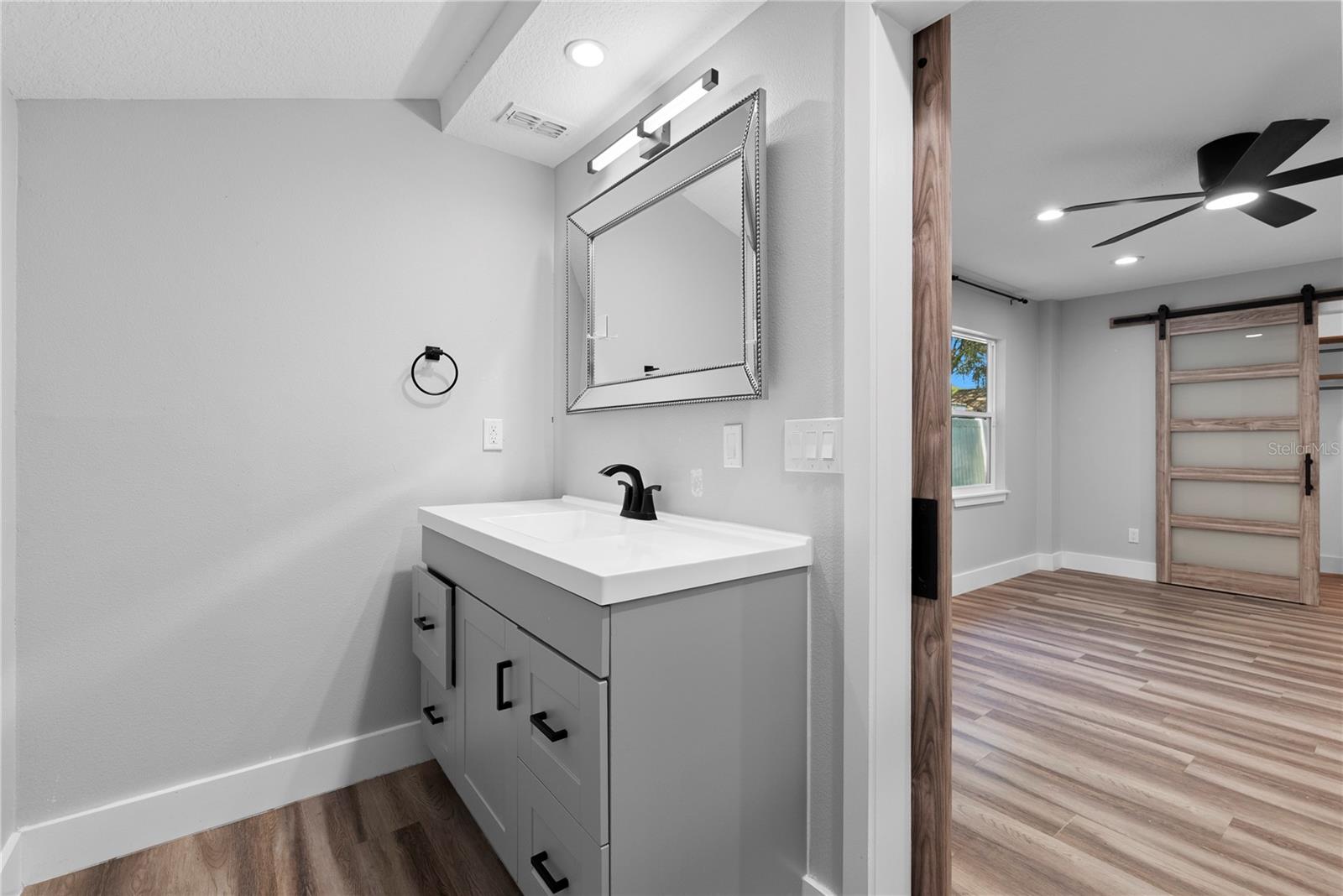 1350 Sasoon Ave Property Photo 13