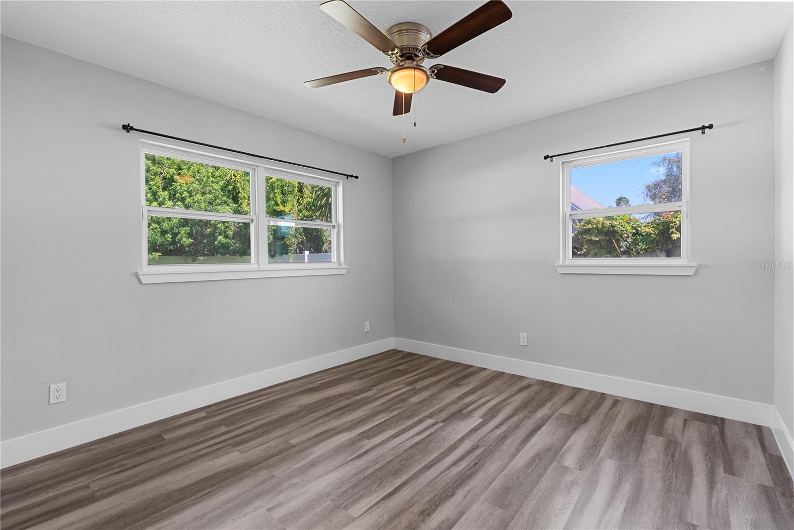 1350 Sasoon Ave Property Photo 19