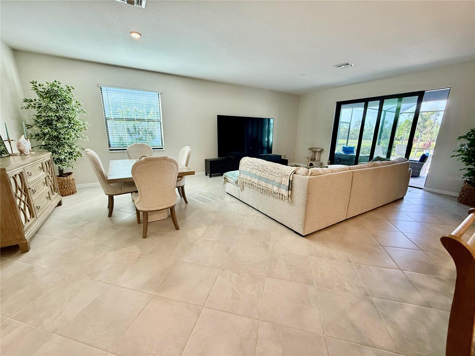 10852 Sun Drop St Property Photo 7