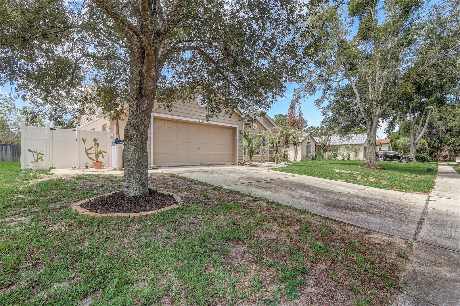 2191 Alclobe Cir Property Photo 3