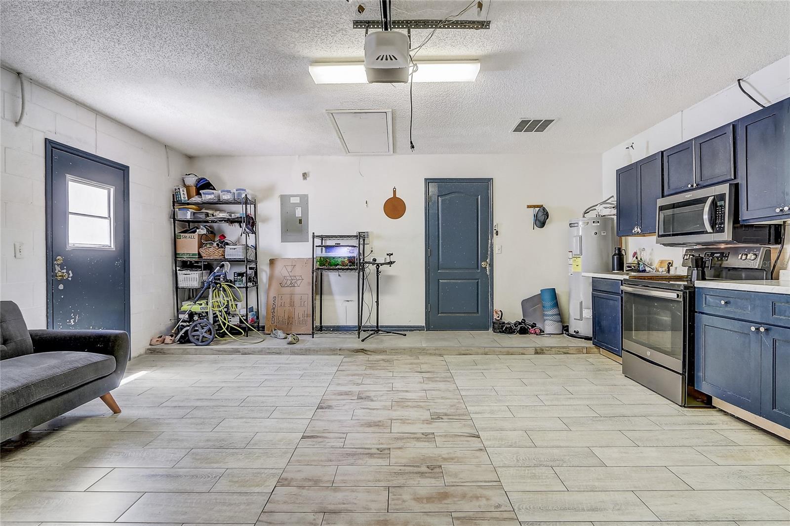 2191 Alclobe Cir Property Photo 32