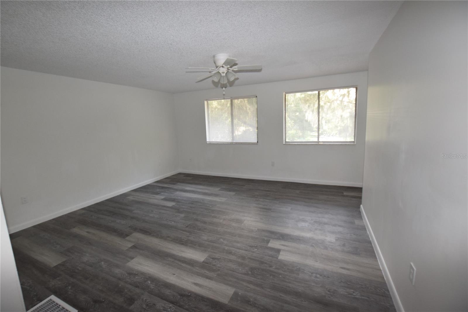 906 Sumter St Property Photo 17