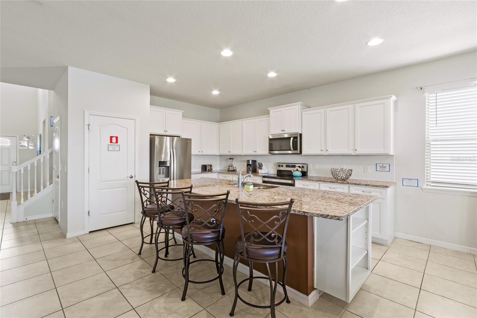2451 Luxor Dr Property Photo 5