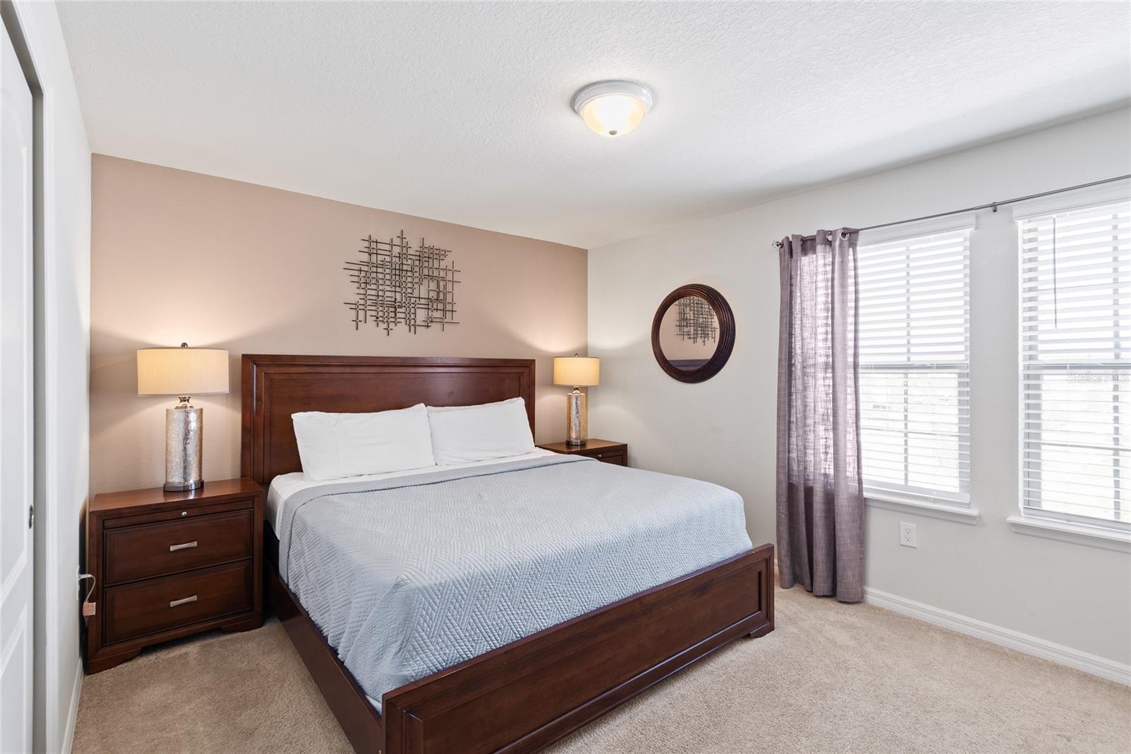 2451 Luxor Dr Property Photo 6