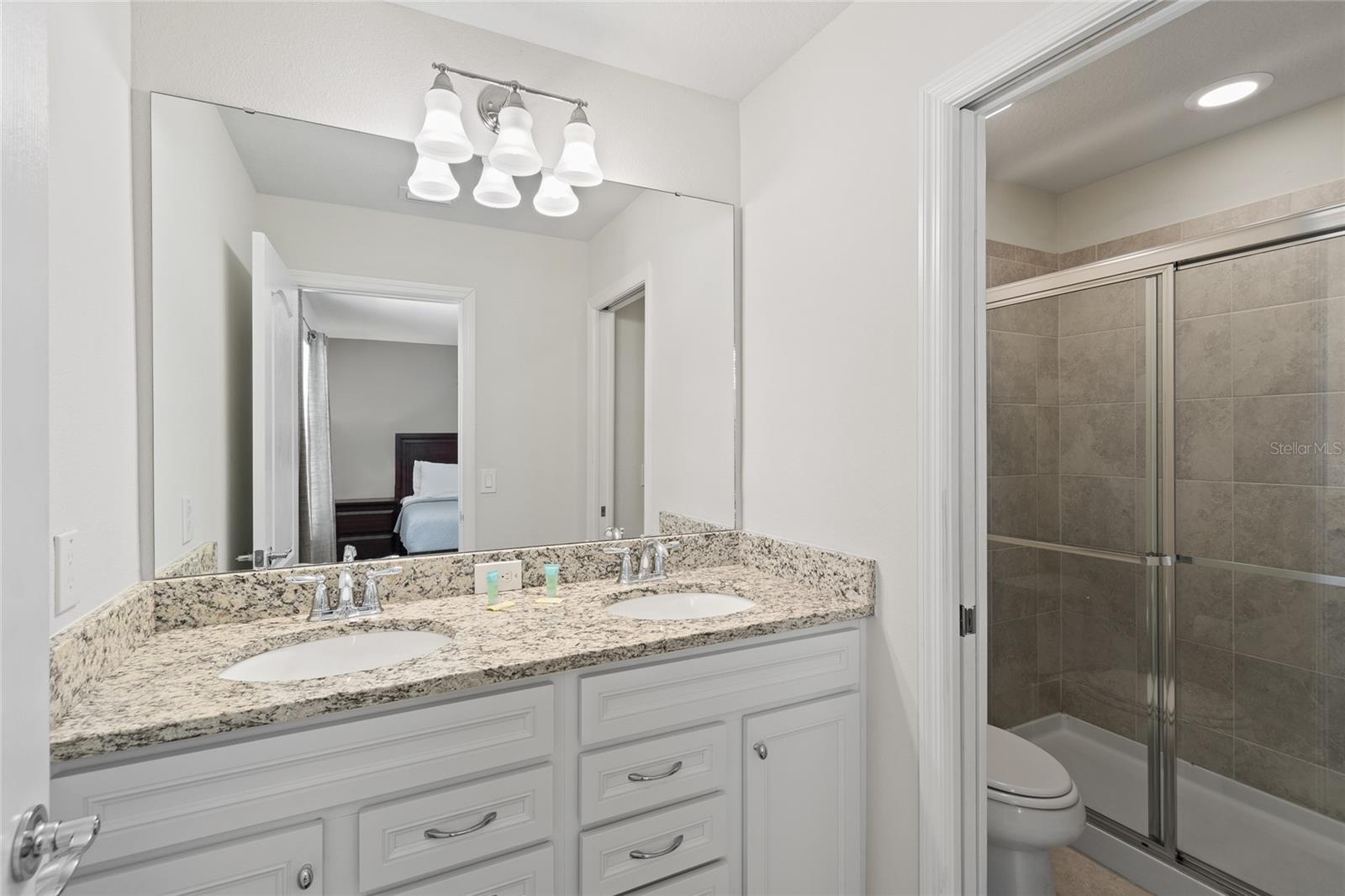 2451 Luxor Dr Property Photo 8