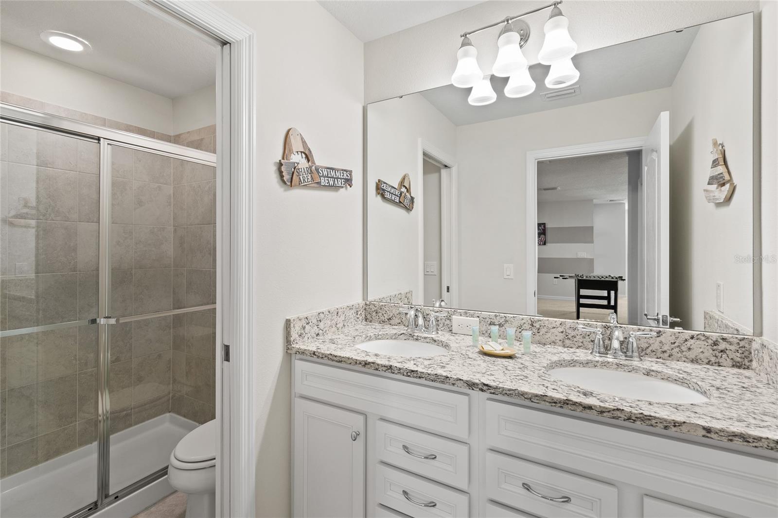 2451 Luxor Dr Property Photo 10