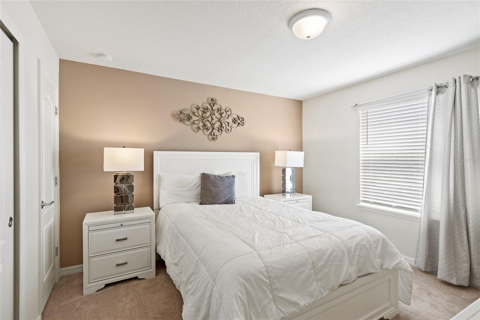 2451 Luxor Dr Property Photo 16