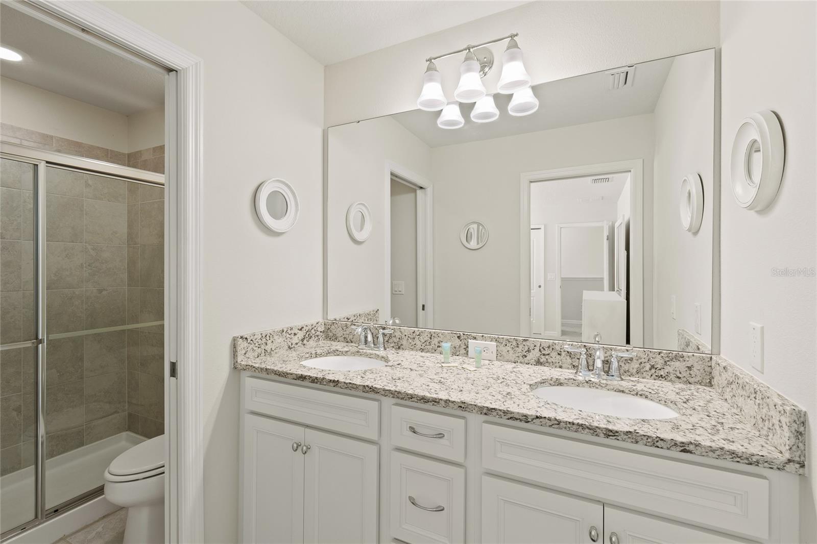 2451 Luxor Dr Property Photo 20