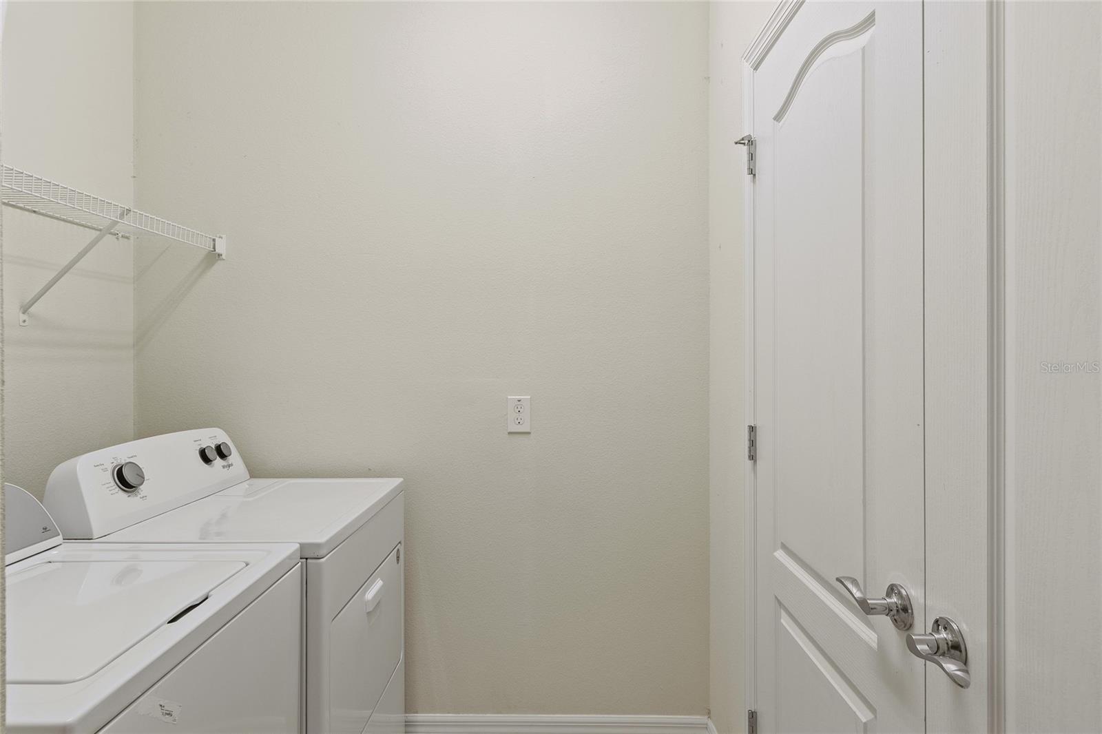 2451 Luxor Dr Property Photo 24