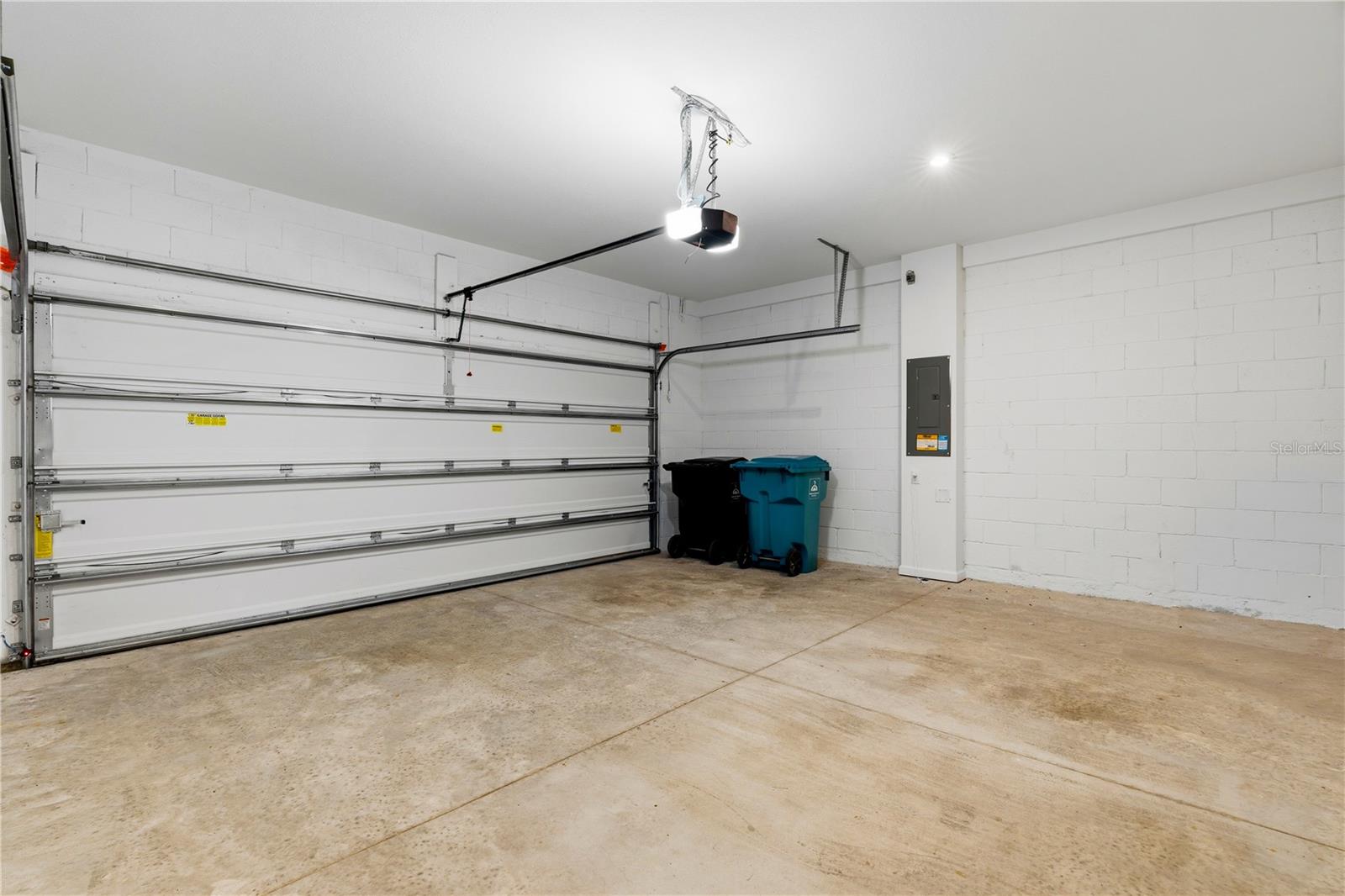 9844 Walkway Dr Property Photo 6
