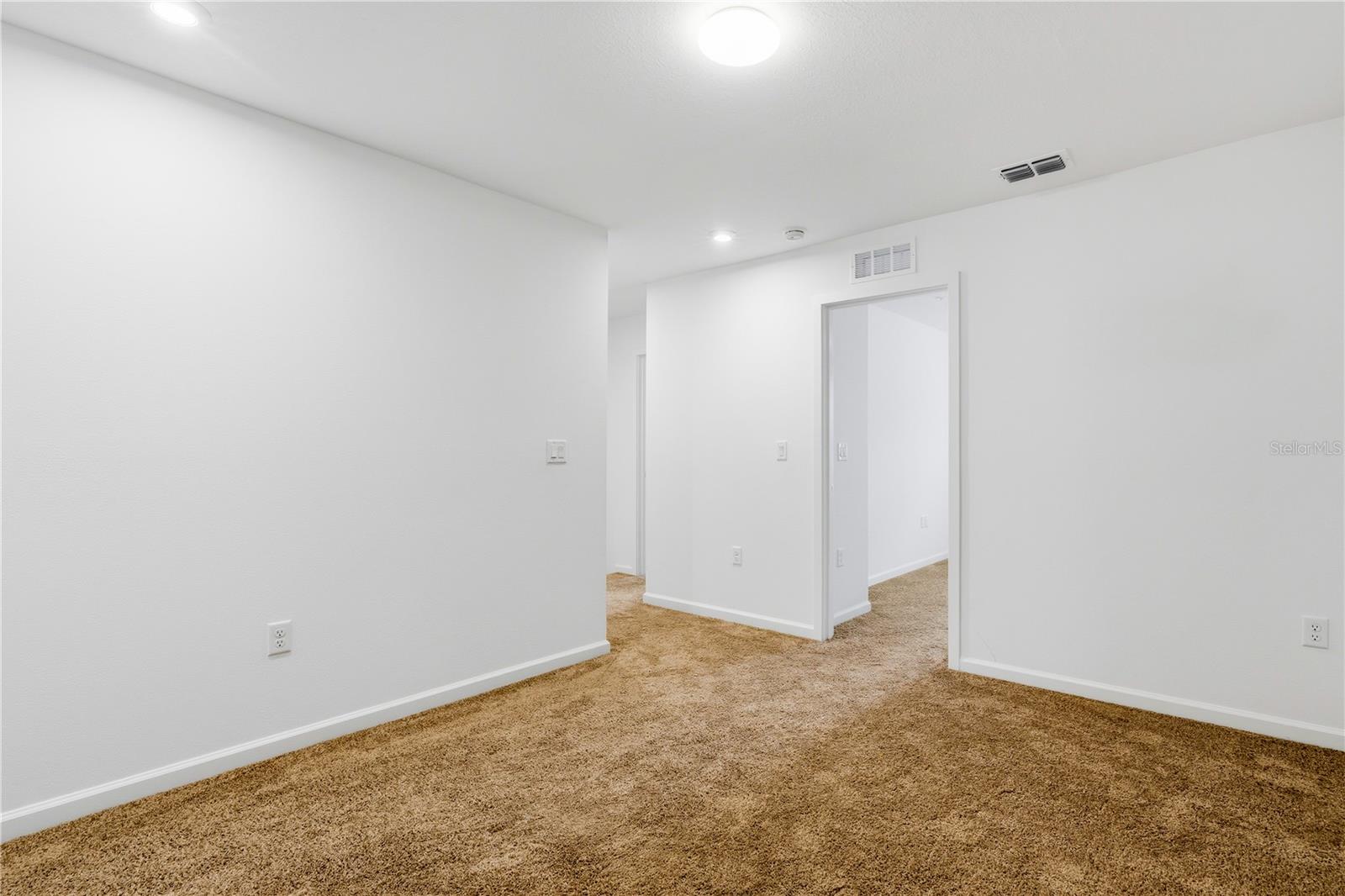 9844 Walkway Dr Property Photo 10