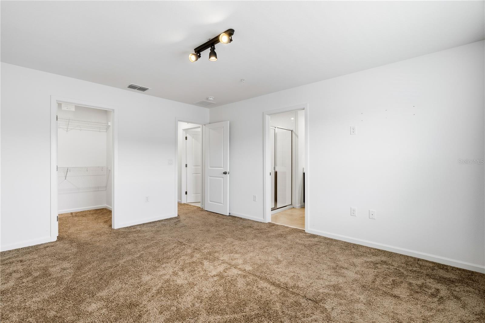 9844 Walkway Dr Property Photo 12
