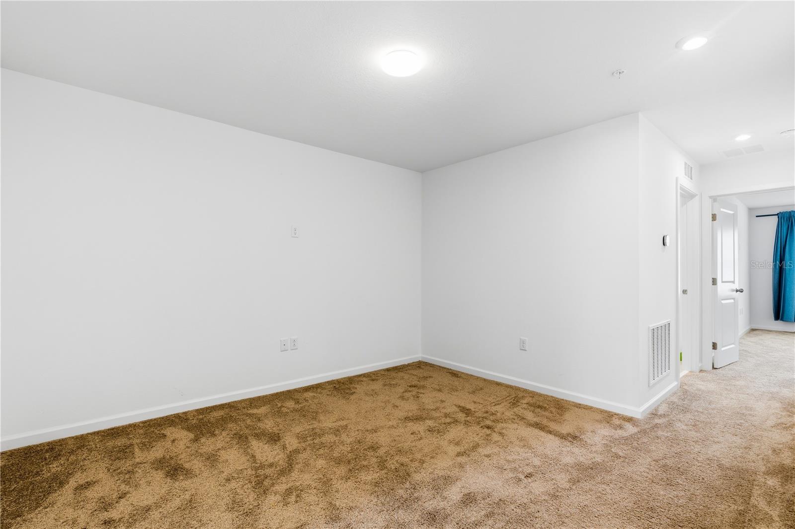9844 Walkway Dr Property Photo 16