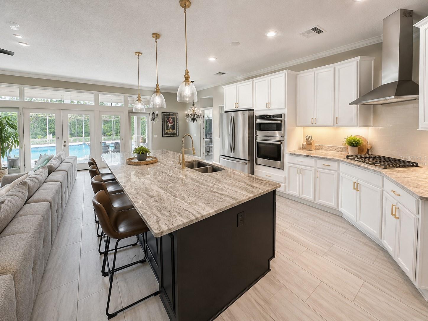 2260 Langley Cir Property Photo 4