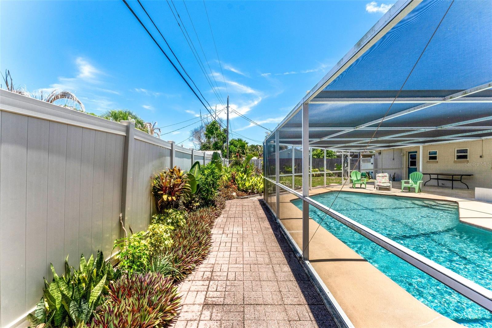 341 W Dover St Property Photo 29