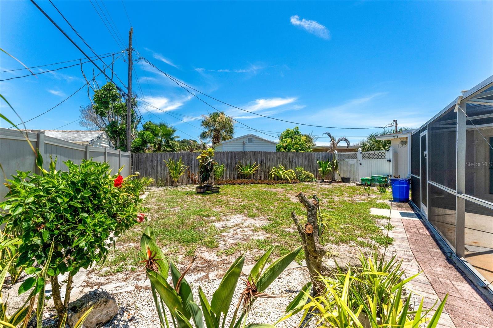 341 W Dover St Property Photo 33