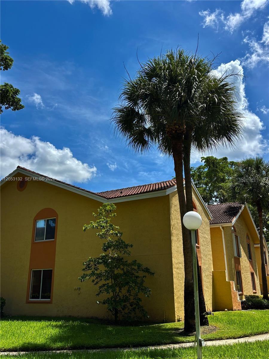 1040 Coral Springs Clb #1040 Property Photo 3