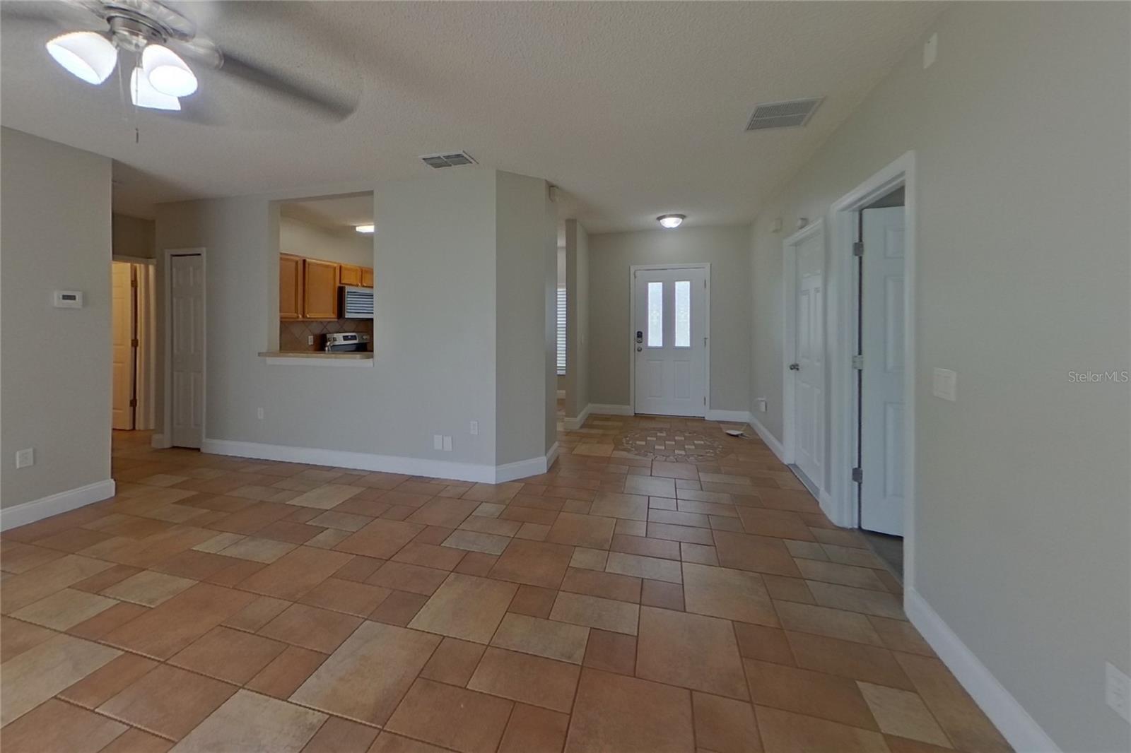 O6419835 Property Photo 2
