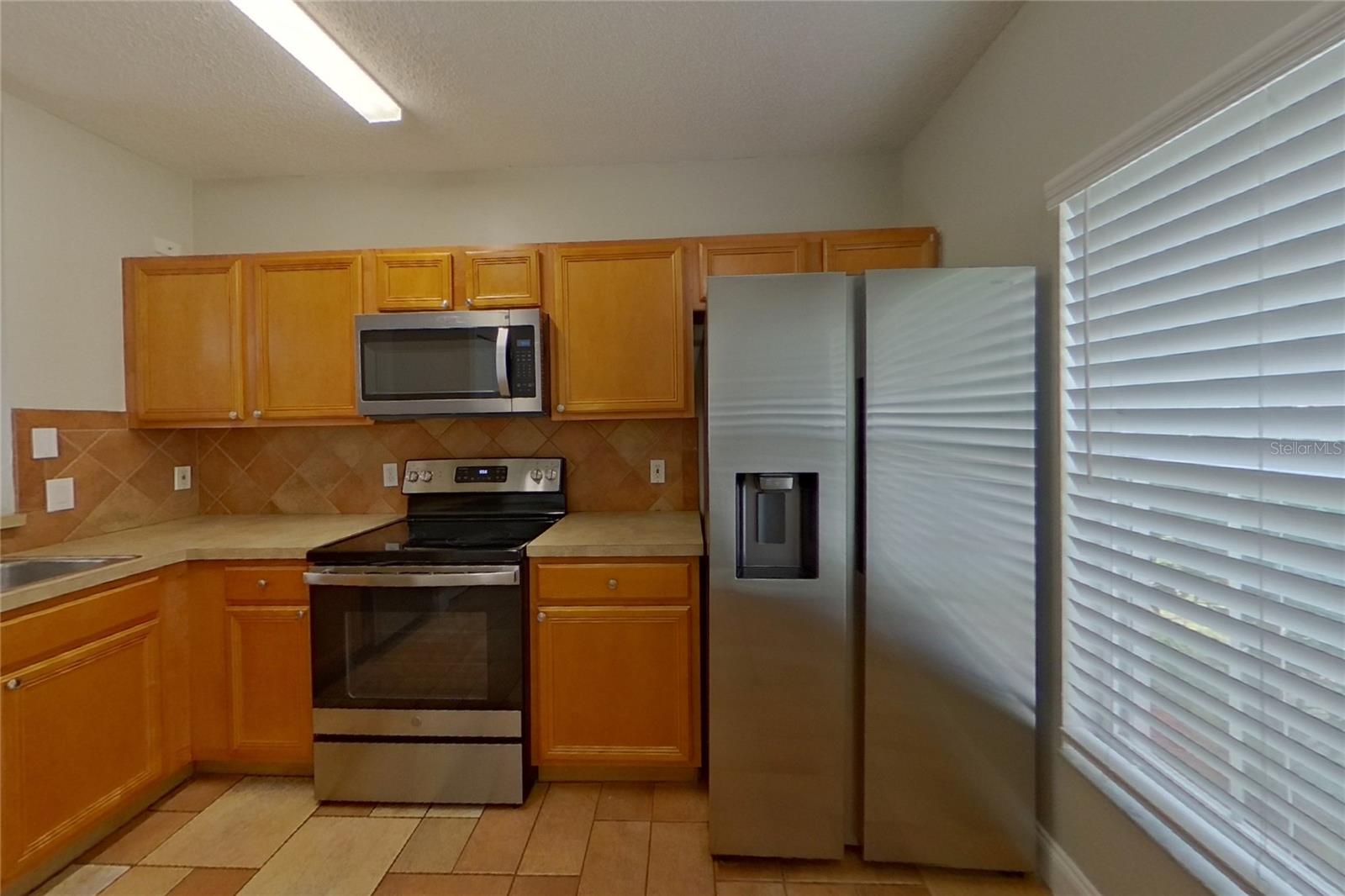 O6419835 Property Photo 5