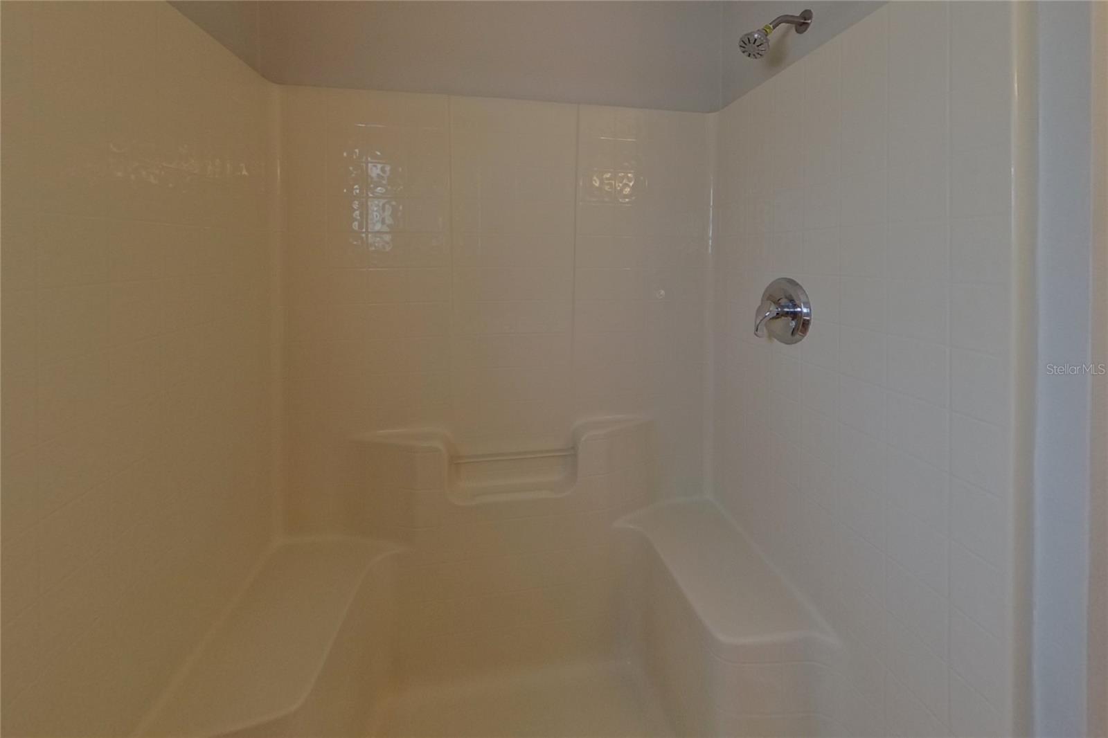 O6419835 Property Photo 10