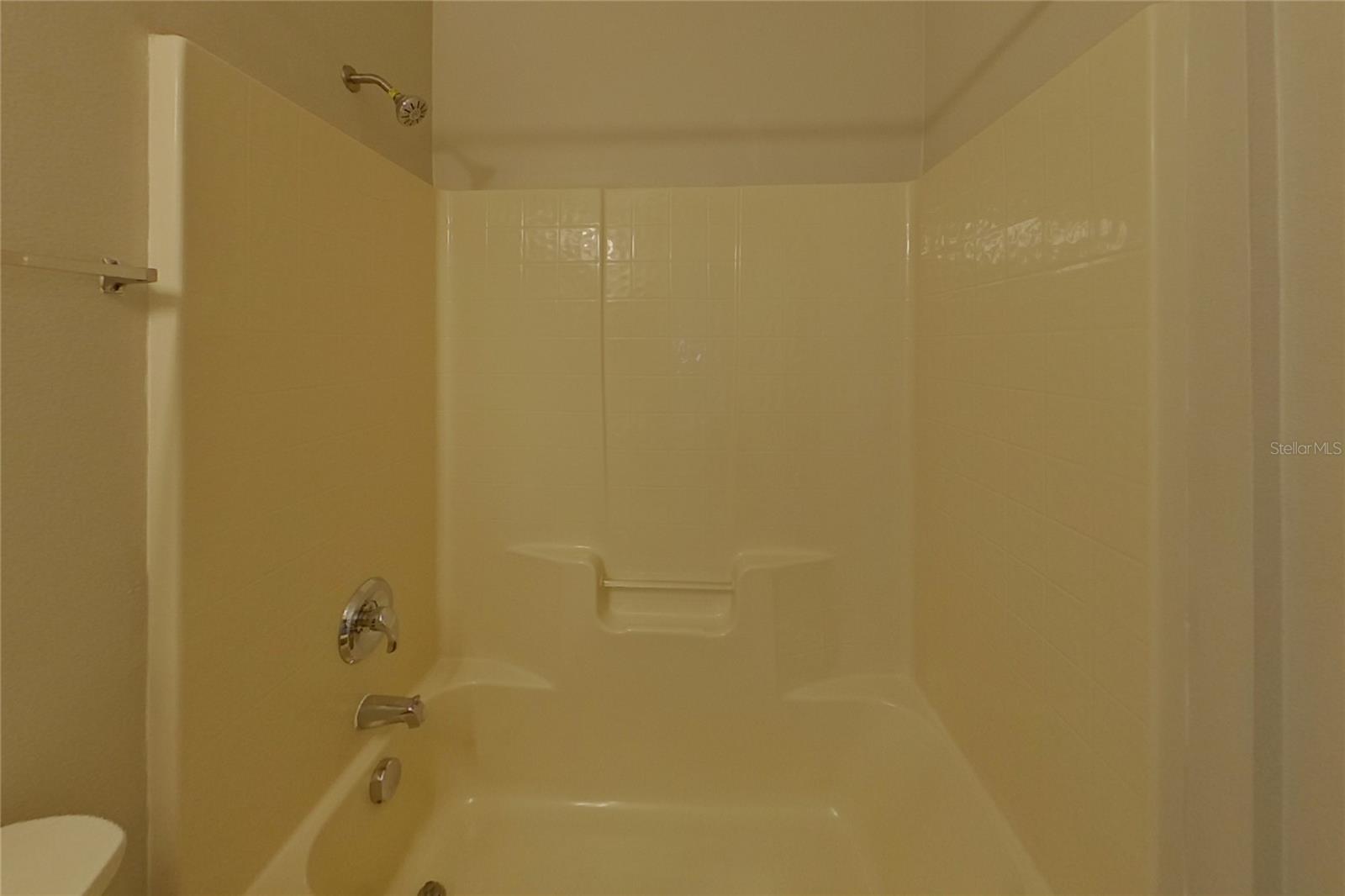O6419835 Property Photo 13