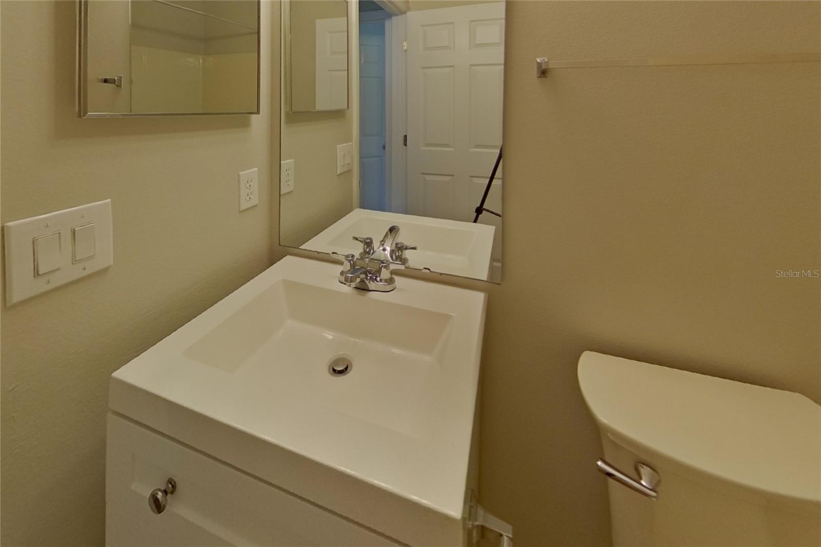 O6419835 Property Photo 14