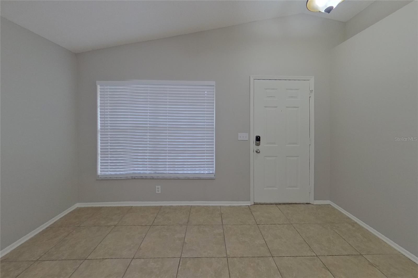 O6419838 Property Photo 2