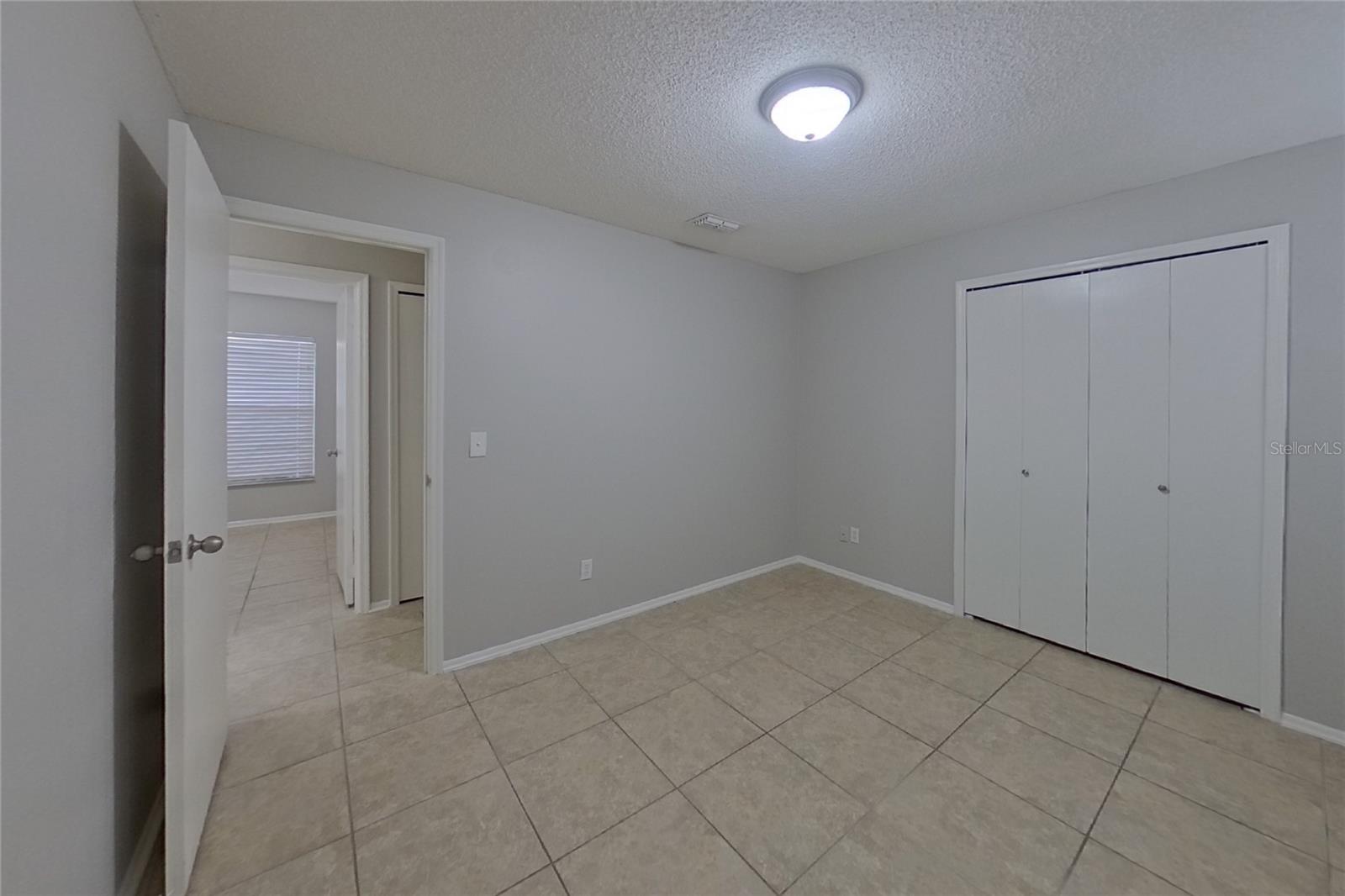 O6419838 Property Photo 10