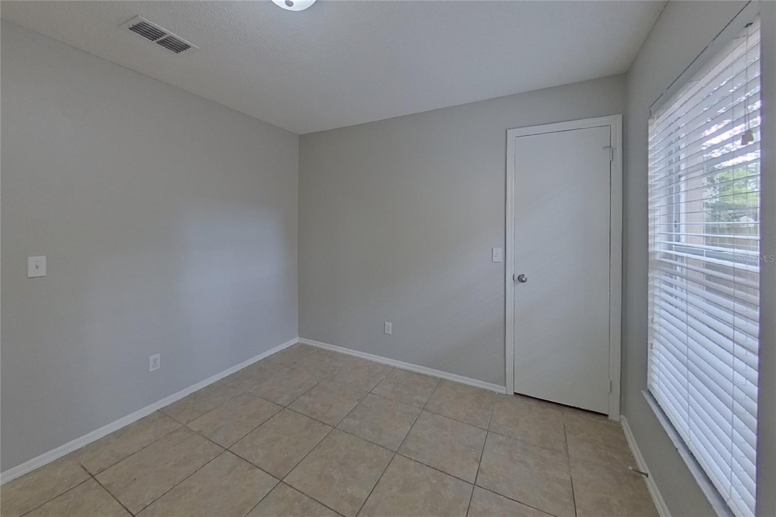 O6419838 Property Photo 14