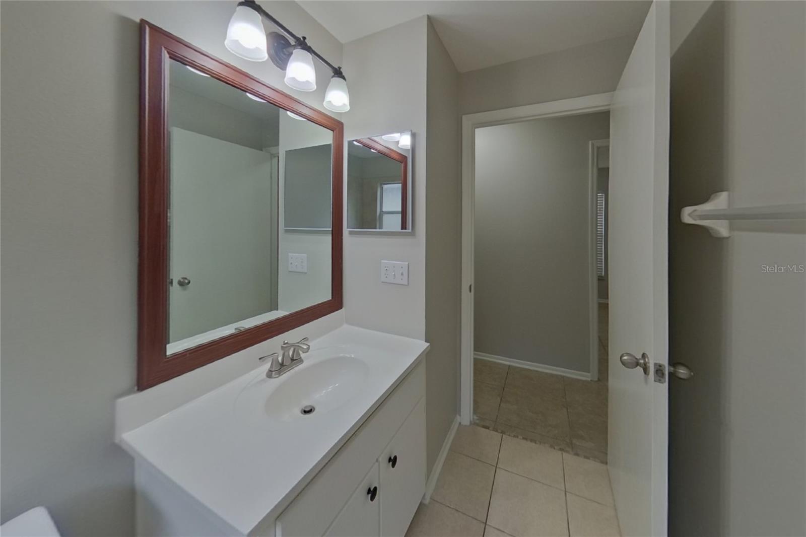 O6419838 Property Photo 15