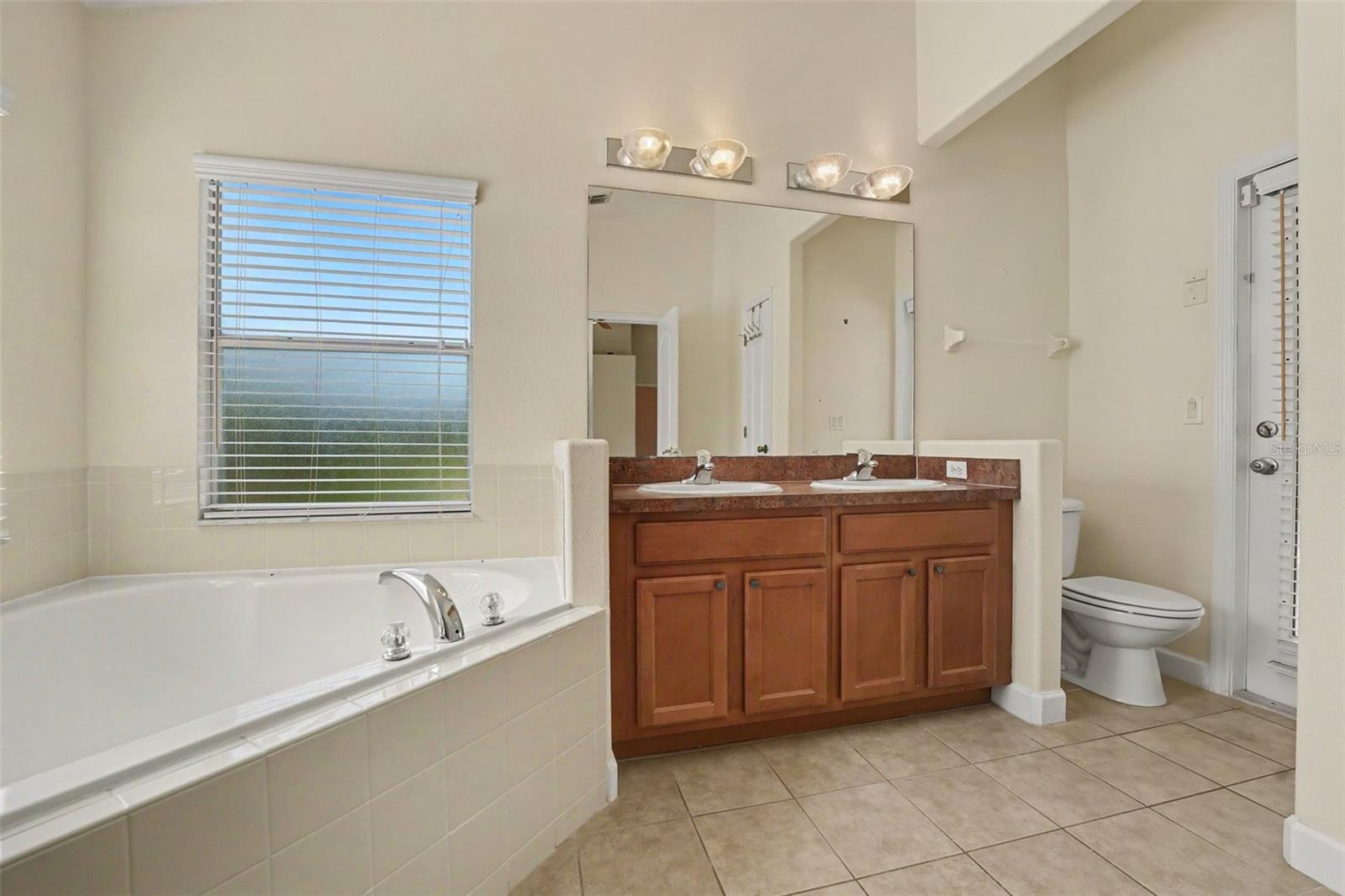 131 Old Bridge Cir Property Photo 15