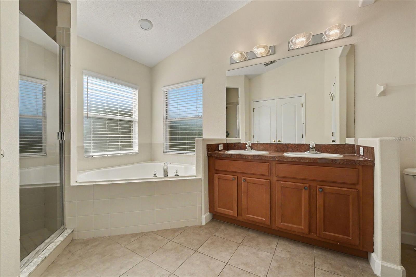 131 Old Bridge Cir Property Photo 16