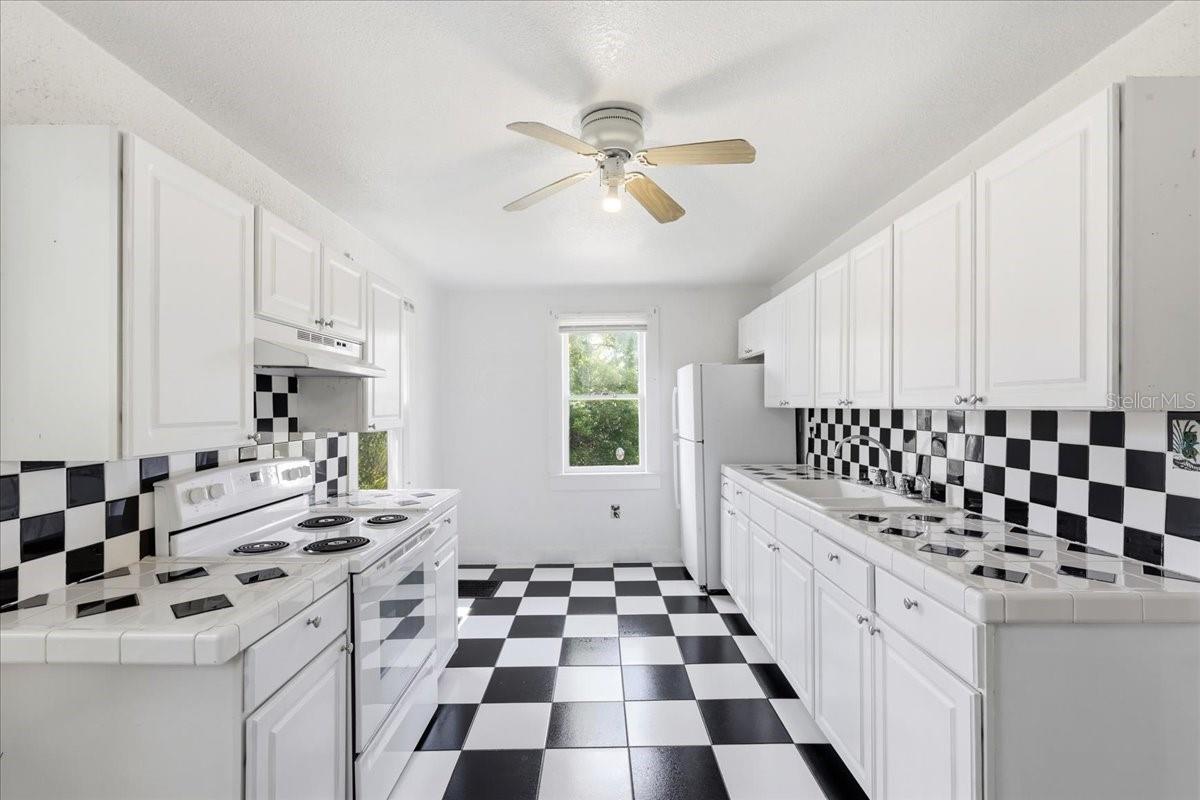 1049 Monroe St Property Photo 11
