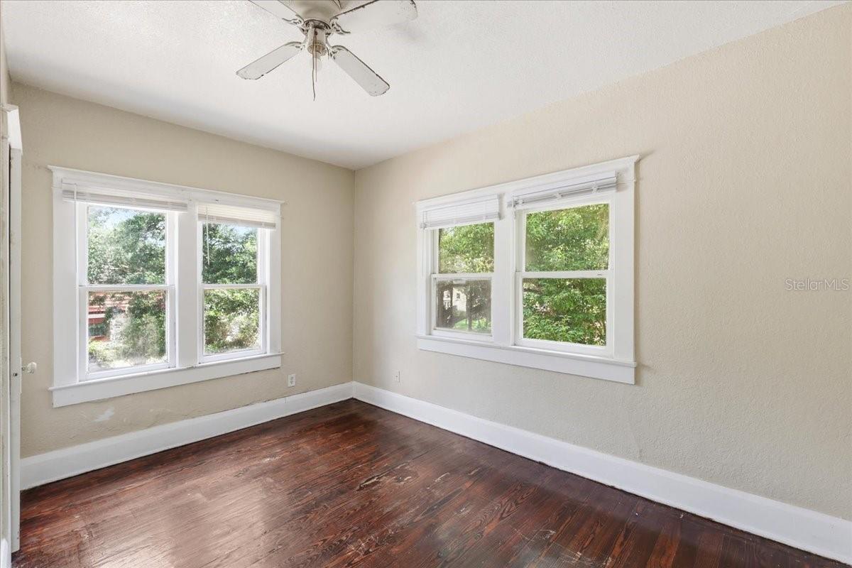 1049 Monroe St Property Photo 15