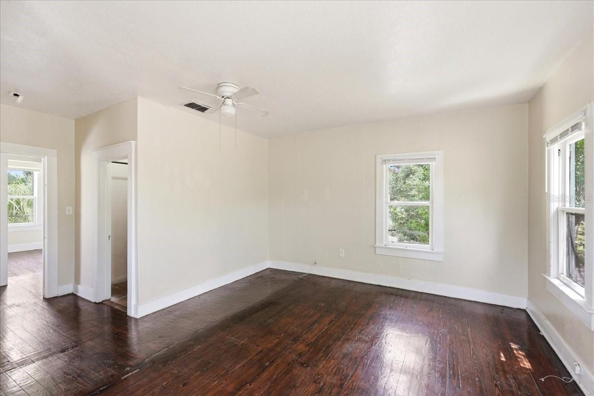 1049 Monroe St Property Photo 18