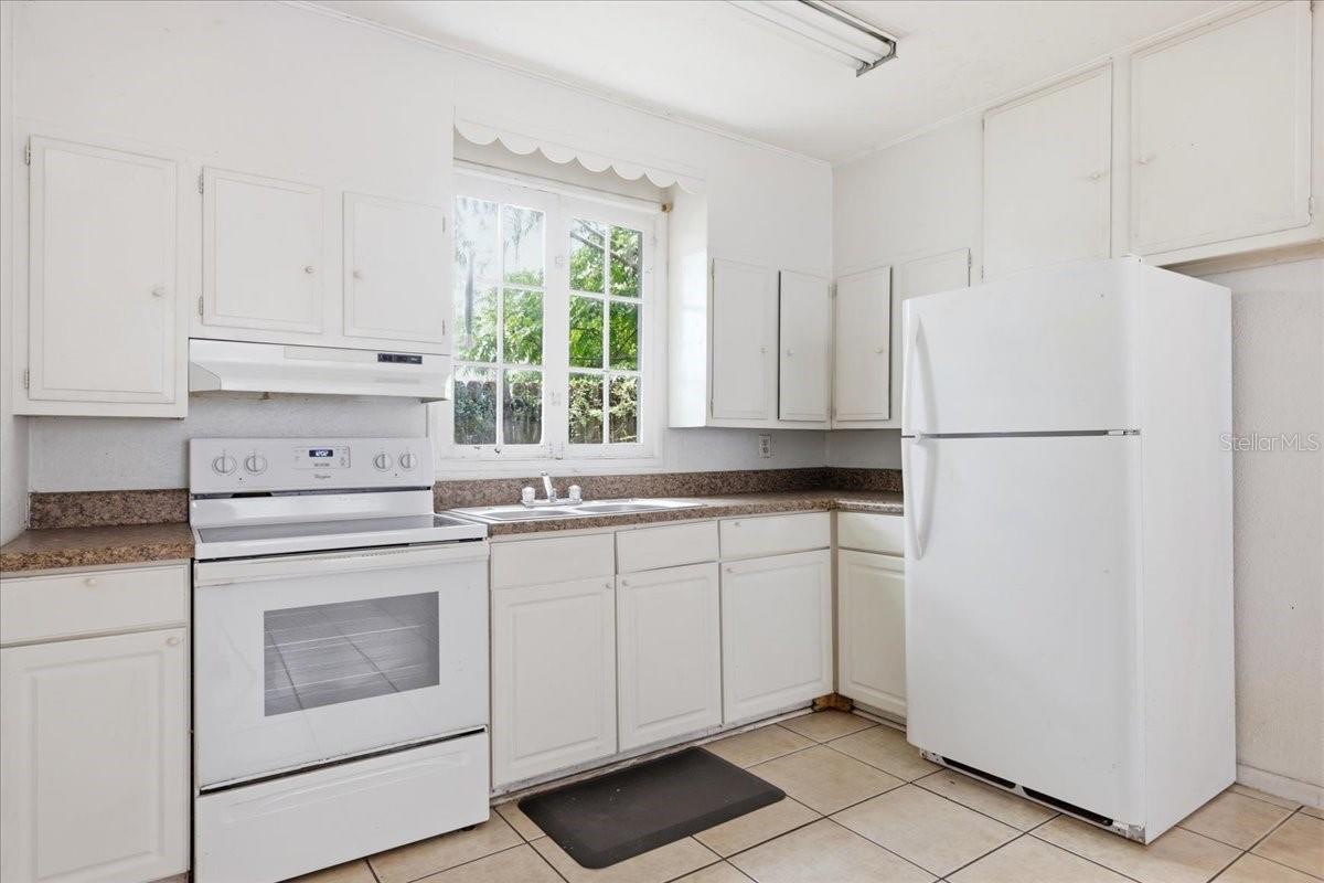 1049 Monroe St Property Photo 20