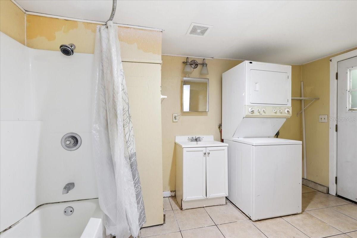1049 Monroe St Property Photo 23