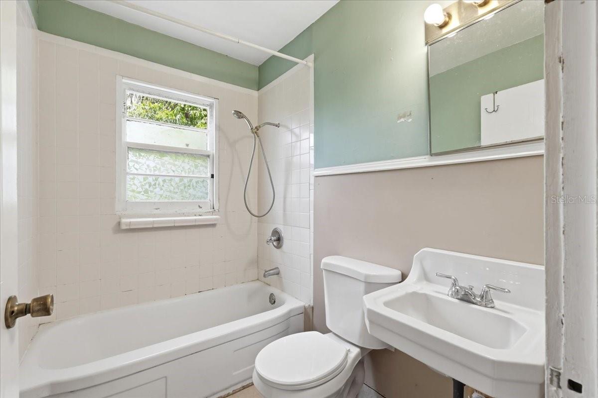 1049 Monroe St Property Photo 27